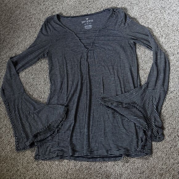 American Eagle Women’s XS Soft & Sexy Black White Stripes Long Bell Sleeve - Picture 1 of 6